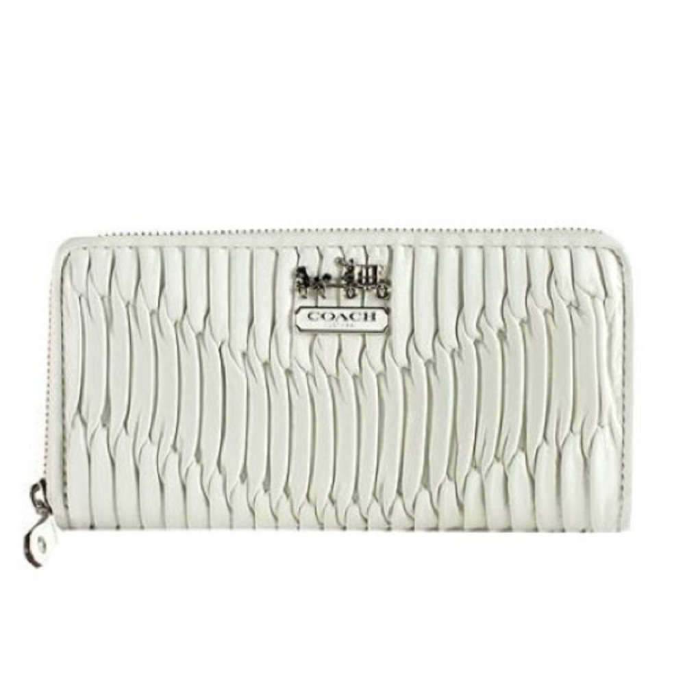 Coach off white wallet in original box perfect N/C / matching purse in closet. - Picture 8 of 8